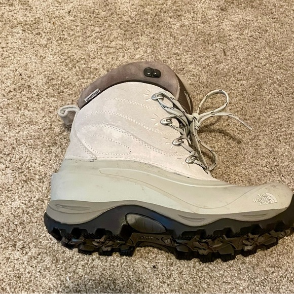 The North Face Women’s Chilkat Ivory and Beige Winter Snow Boots Size 7 US - Picture 3 of 9